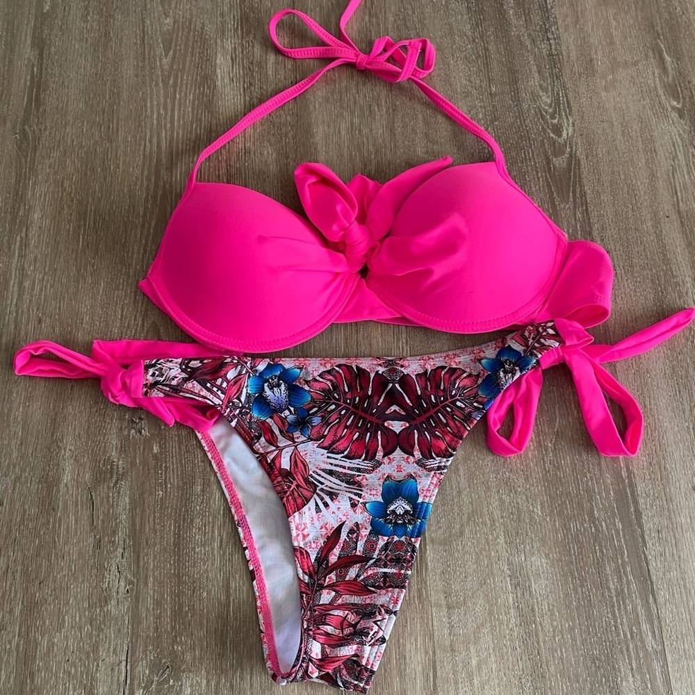 Pink bikini - Picture 2 of 3